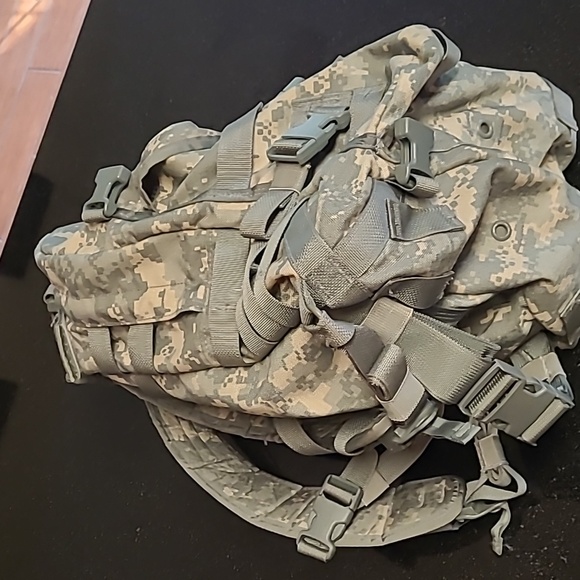 US Military Molle II Lightweight Load-Carrying Equipment Assault Pack - Picture 8 of 17